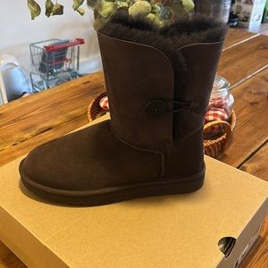 UGG Bailey Button II boot. Chocolate. NWT